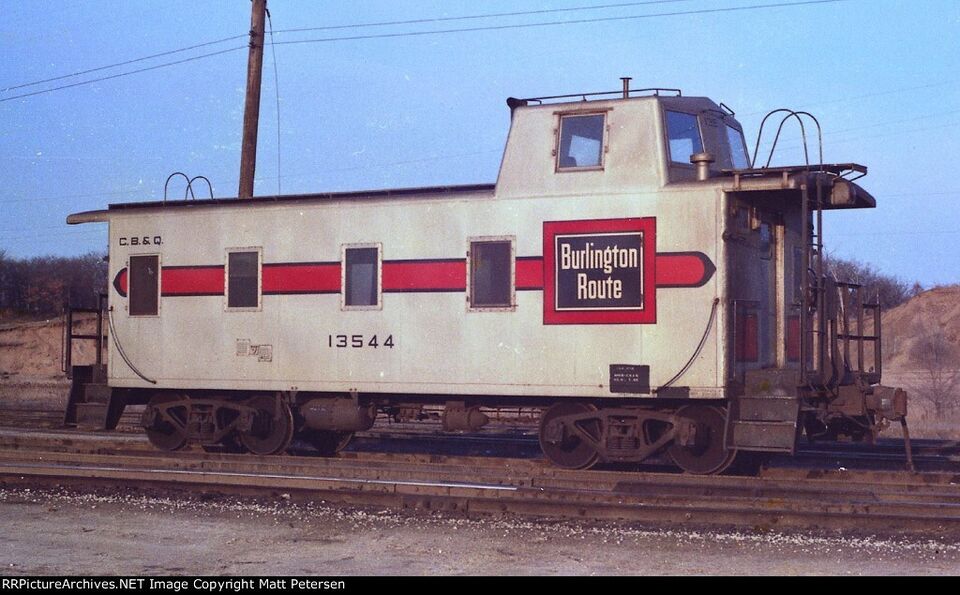 n scale Burlington Route NE12 caboose (CBQ)